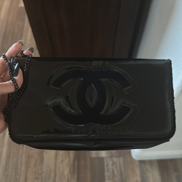 Chanel Black Patent Leather Makeup Clutch - Picture 2 of 5